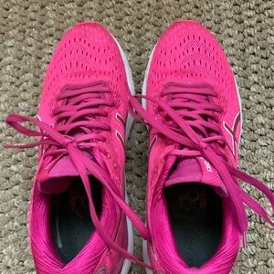 Women’s sneakers ASICS good condition size 8 pink